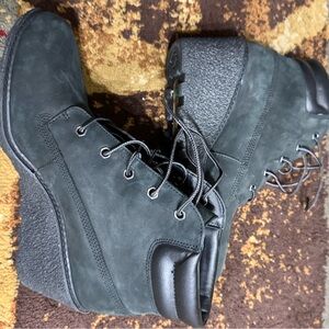 Timberland Black High-Top Boots with Lace-Up Closure